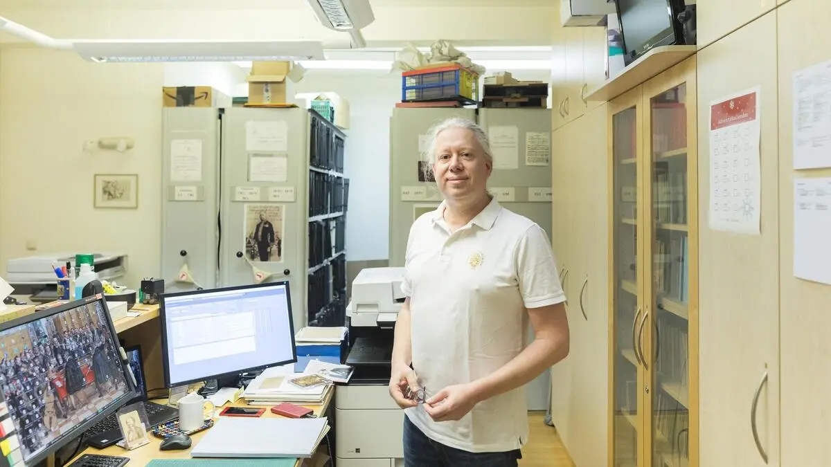 Archivar Florian Wieninger in seinem Reich