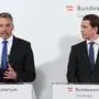 ABD0101_20200224 - WIEN - ÖSTERREICH: Innenminister Karl Nehammer (ÖVP) und Bundeskanzler Sebastian Kurz (ÖVP) am Montag, 24. Februar 2020, anlässlich eines Pressestatements nach einem Treffen des Einsatzstabs wegen des Coronavirus SARS-Cov-2 im Innenministerium in Wien. - FOTO: APA/HELMUT FOHRINGER