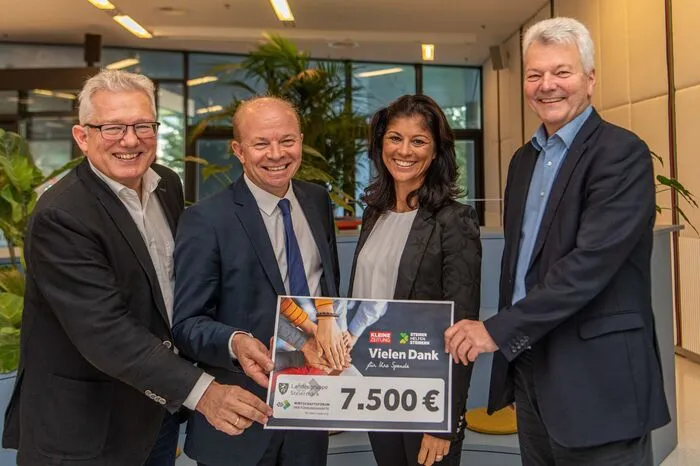 „Als WdF-Steiermark unterstützen wir die Aktion ,Steirer helfen Steirern‘ sehr gerne. Unter dem Motto ,Netzwerke knüpfen und pflegen und dabei Gutes tun‘ konnten bereits diverse Initiativen umgesetzt werden“, betont WdF-Vorsitzender Christian Kehrer. Heuer sei die Unterstützung aber besonders wichtig. Thomas Spann und Bernd Olbrich nahmen mit großer Freude die Spende über 5000 Euro entgegen.