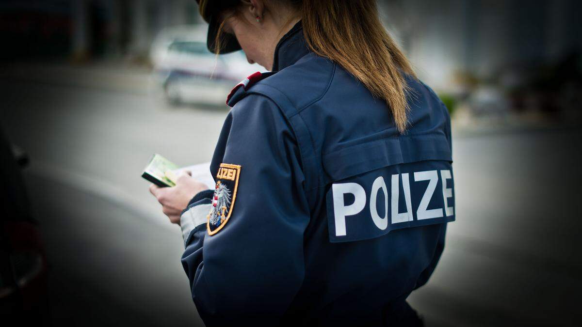 Die Polizei sucht Augenzeugen des Vorfalls – und auch jene Dame, die im Zuge Zivilcourage bewiesen hat