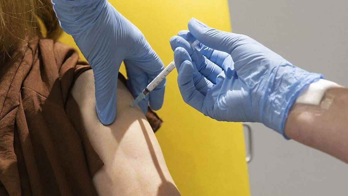 Covid-Impfstoffe werden an Freiwilligen getestet