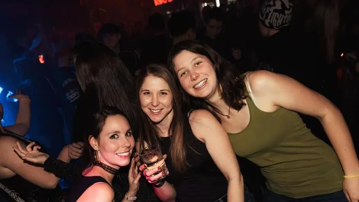 Am Samstag stieg in der Event Fabrik eine 90er-Party unter dem Motto „Niklasdorf wie früher“.