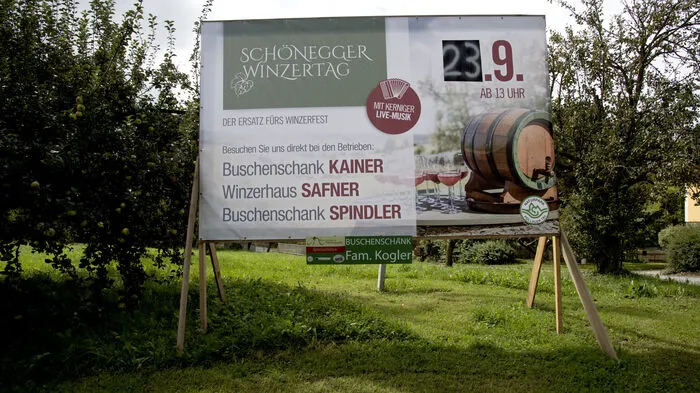 Bei herrlichem Wanderwetter beteiligten sich viele Gäste am 3. Schönegger Winzertag im Pöllauertal