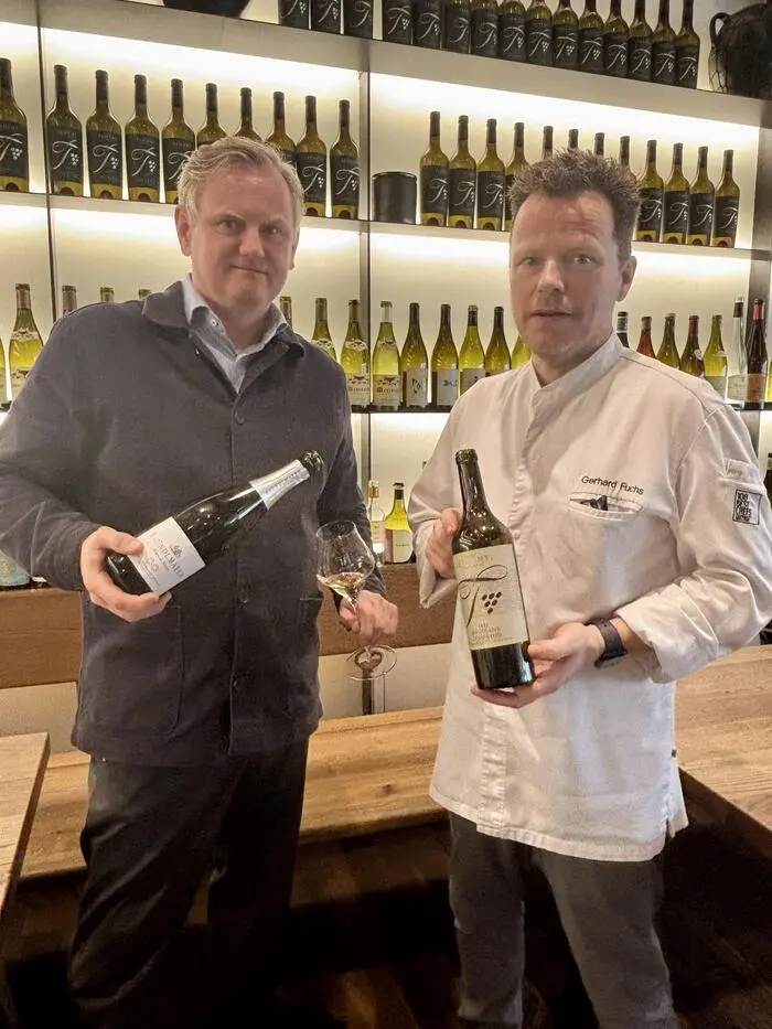 Christian Zach und Sternekoch Gerhard Fuchs mit zwei 