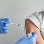 Mediziner warnen, dass die Ausnahmen von der Impfpflicht verwirrend für besonders gefährdete Patientinnen und Patienten sein könnten