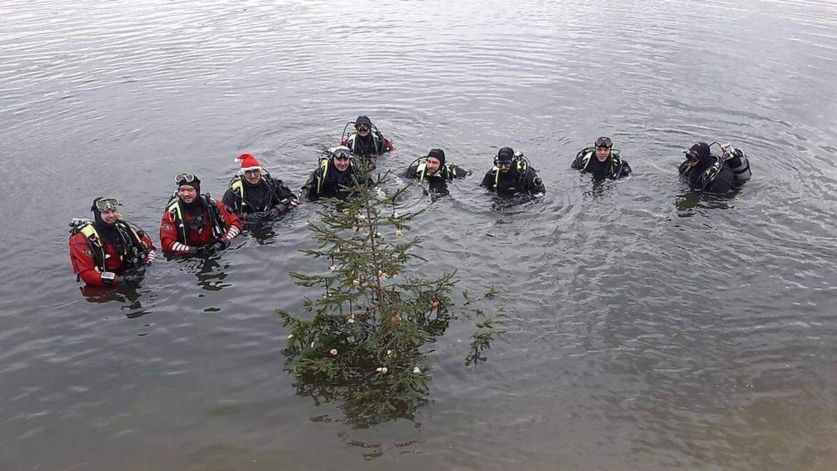 Christbaumtauchen im Stubenbergsee