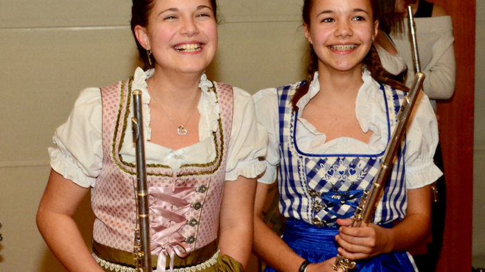 50 Jahre musikalische Herzensbildung feierte die Musikschule Hermagor mit einem beeindruckenden Galakonzert im Stadtsaal in Hermagor. Tausende junge Menschen wurden seit der Gründung des Musikschulwerkes im Schuljahr 1969/70 mit der Sprache der Musik vertraut gemacht. „Das ist auch weiterhin unser Ziel und unsere Triebfeder“, versprach Schulleiter Gerald Wagner.