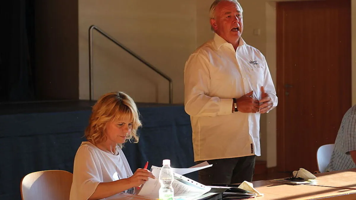 Altlandeshauptmann Gerhard Dörfler appellierte vor der Abstimmung dafür, alte Wunden nicht mehr aufzukratzen.