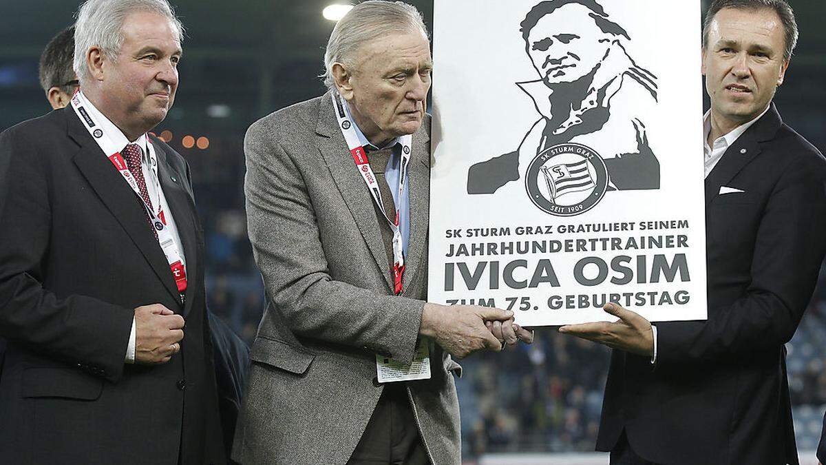 Sturm-Graz-Trainerlegende Ivica Osim mit Sturm-Graz-Verantwortlichen