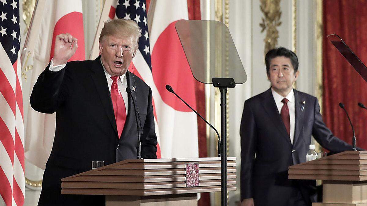 Donald Trump am Montag während seines Staatsbesuchs in Japan nach einem Treffen mit Ministerpräsident Shinzo Abe