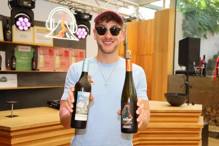 Jungwinzer Maximilian Frühwirth präsentierte beim „Vulkan Rave“ seine ersten zwei persönlichen Weine