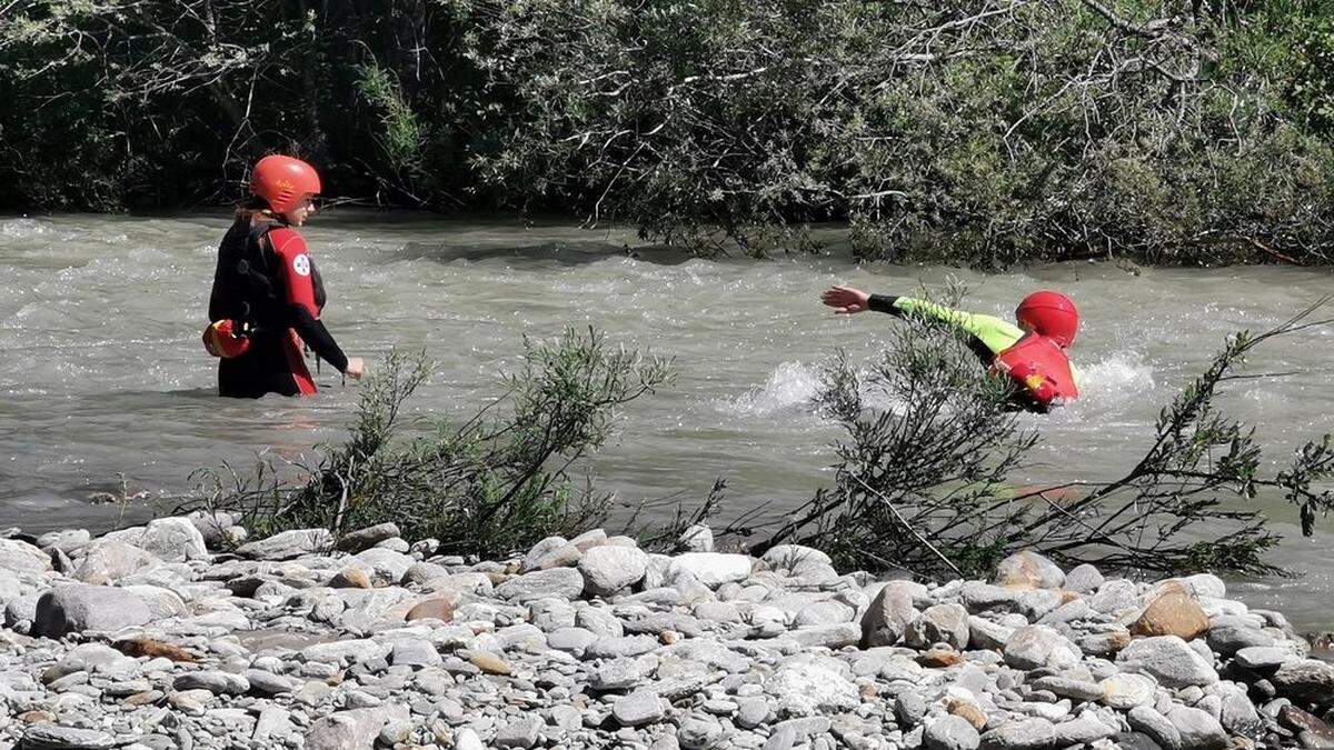 Im Juni gab es eine große Suchaktion entlang der Isel, ein  28-jähriger Osttiroler Rafting-Guide konnte damals nur noch tot geborgen werden