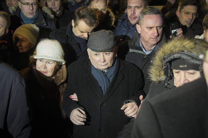 PiS-Chef Kaczynski protestierte vor dem Gefängnis in Warschau