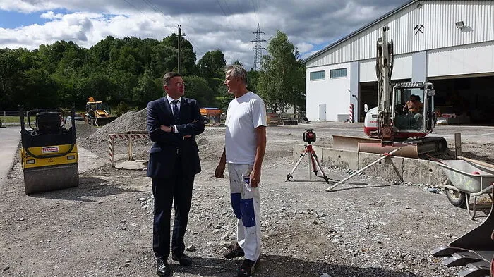 Der damalige Minister Jörg Leichtfried präsentierte die Aktion 20.000 im Juli 2017 in Bärnbach