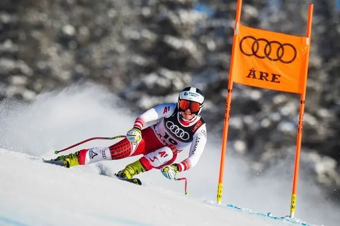 Ramona Siebenhofer: Noch ist Ramona Siebenhofer (27) im Super-G nicht dort, wo sie in der Abfahrt in diesem Winter schon war: ganz oben. „Ich weiß, dass ich einen schnellen Schwung habe, aber noch fehlt mir die Konstanz“, sagt sie. Deshalb ist das Ziel für den WM-Auftakt der Vielstarterin – die Murtalerin wird in Super-G, Kombi und Abfahrt dabei sein – klar: „Ich will das Feld von hinten aufrollen. Ich habe noch kein Super-G-Podest, kann also befreit ins Rennen gehen.“