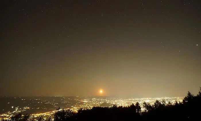 Trüber Blick über die steirische Landeshauptstadt: Lichtkuppel über Graz