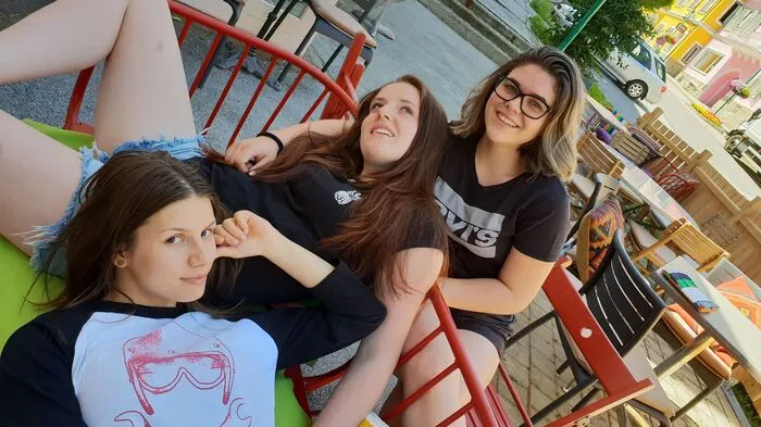 Karin Gartner, Anna Hutter und Johanna Lang (von links) führen die ersten drei Monate das Café Zentrale 19.