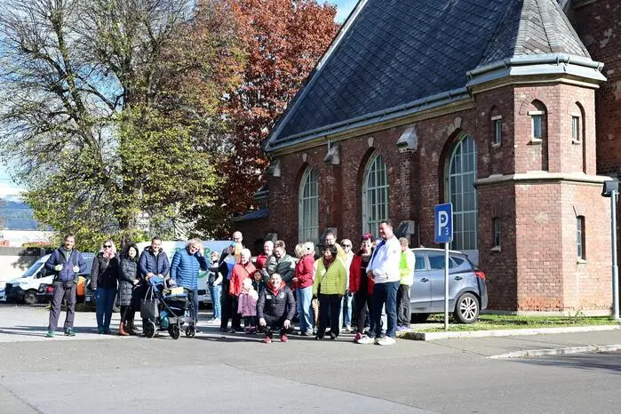 Nach einem Fototermin im Piratenschiff ging es dann zur 1904 fertiggestellten evangelischen Johanneskirche, ehe man noch das neu adaptierte „Haus der Vielfalt“ in der Feldgasse besuchte. 