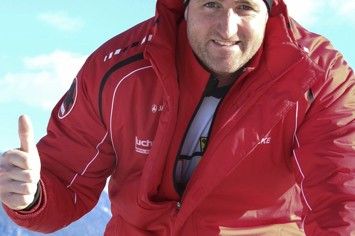 Bernhard Patschg stellte den neuen österreichischen Weltrekord im Eisstock-Weitschießen auf.