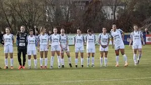 Ein Damen-Fußballteam, die Spielerinnen stehen nebeneinander. | Die „Flippers“ starten am Wochenende in die Rückrunde