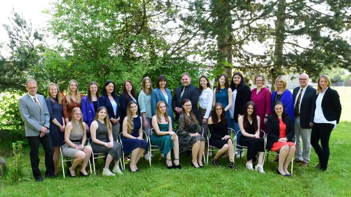 Maturaklasse 5HLW: Katharina Pilz, Verena Huber, Anna Steinwidder, Anna Weninger, Katrin Frewein, Patricia Gruber, Julia Haider, Magdalena Kreuzer, Michelle Neubauer, Lena Rinößl