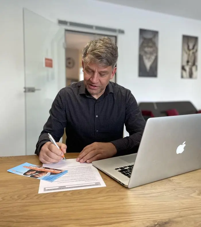 In seiner Fahrschule bemüht sich Christian Hotter um jeden einzelnen Schüler