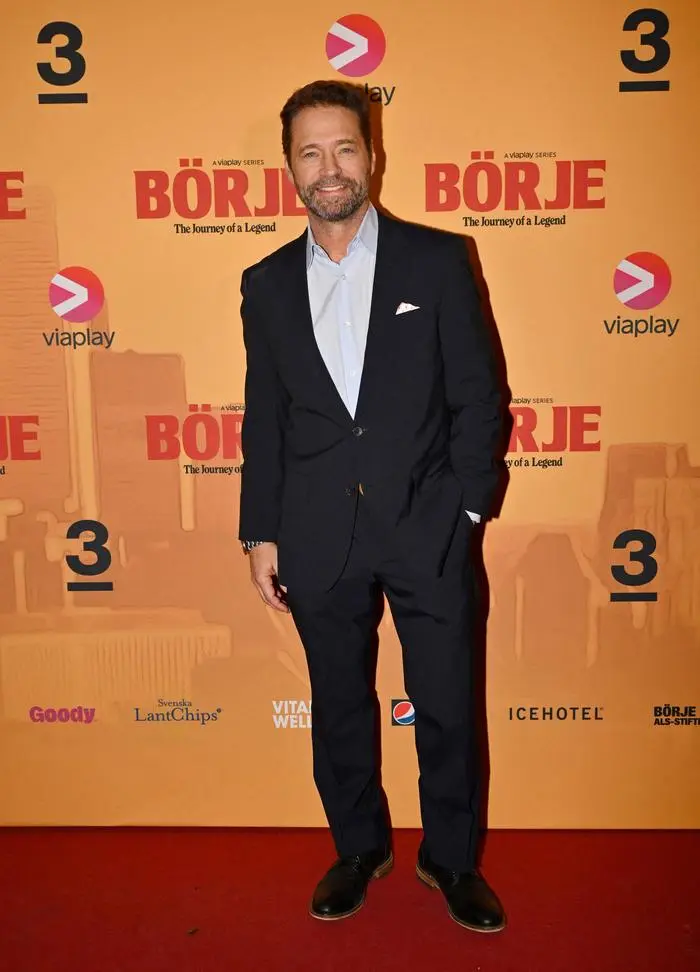 US actor Jason Priestley arrives at the world premiere of the drama series 'Börje - The Journey of a Legend' in Stockholm, on November 14, 2023. The series tells the story of ice hockey player Börje Salming and his journey from a young boy in Kiruna to a professional career in the NHL's Toronto Maple Leafs. (Photo by Henrik MONTGOMERY / TT News Agency / AFP) / Sweden OUT