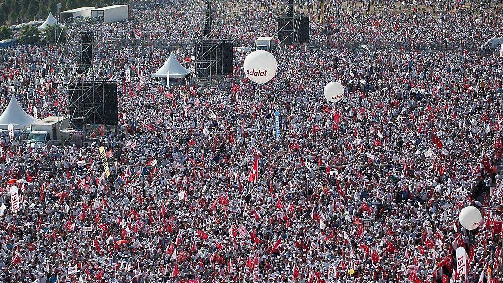 Aus dem &quot;Marsch für Gerechtigkeit&quot; geboren: Protest gegen Erdogan in Istanbul
