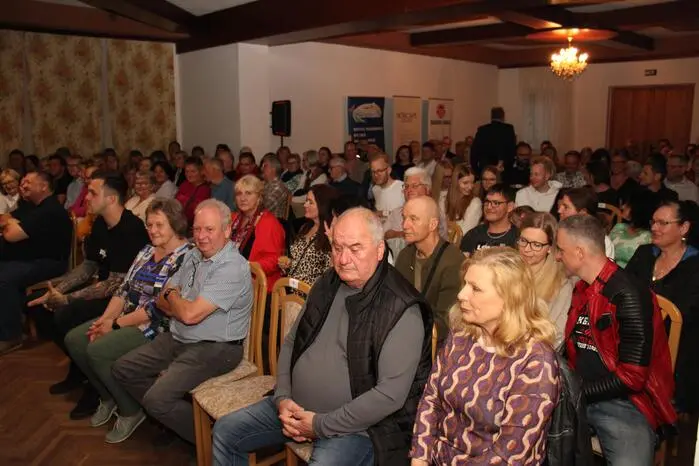 Das Publikum dankte den Darstellern für ihre tolle schauspielerische Leistung mit tosendem Applaus und Jubelrufen. 