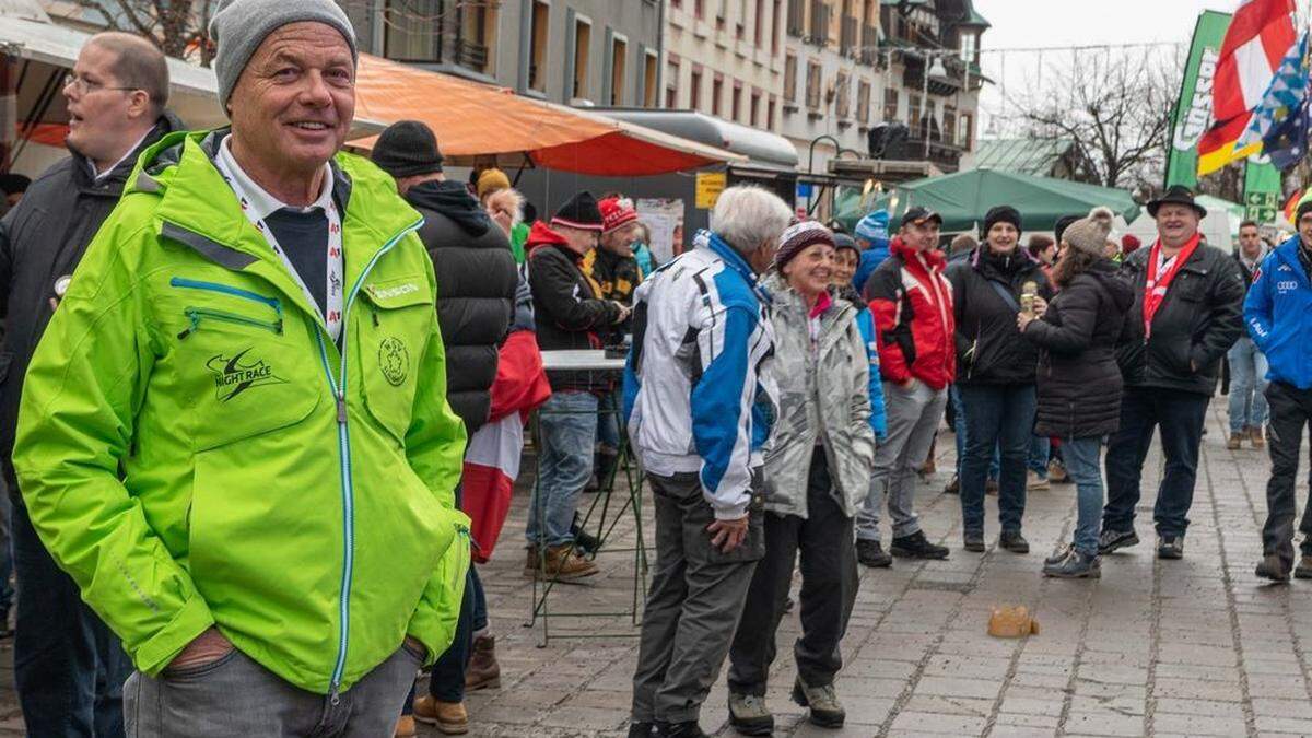 Wenn die Fans am Renntag die Weltcupmeile fluten, ist der Job von Manfred Breitfuß längst getan