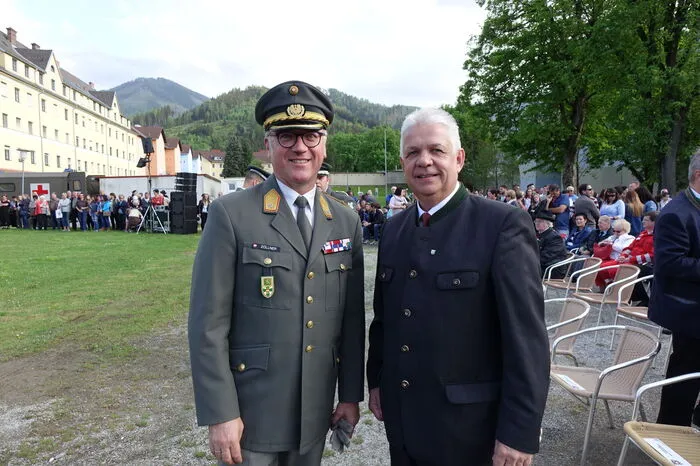 Brigadier Heinz Zöllner und Bürgermeister Johann Marak können seht zufrieden mit der Angelobung sein. Auch den vielen Besucherinnen und Besuchern hat es sehr gut gefallen.