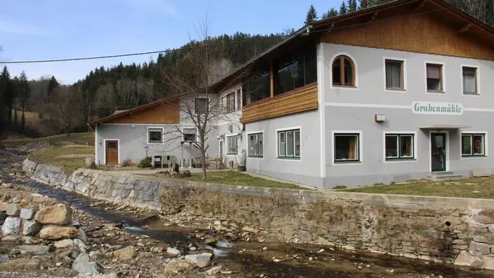 Am 11. Juli des Vorjahres wurde das bekannte Gasthaus Grabenmühle in Maria Lankowitz durch das verheerende Unwetter überflutet.