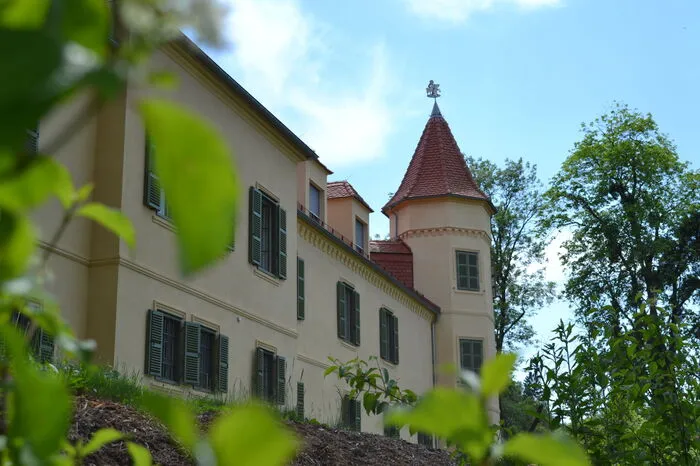 Schüler der Fachschule Schloss Stein knipsten ihre Schule bei frisch-sommerlichem Wetter.