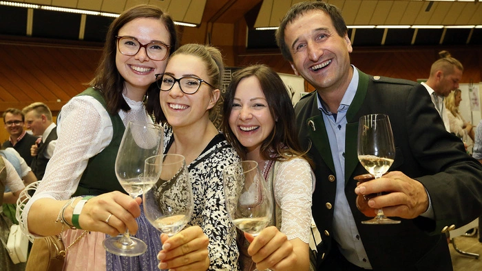 Im Rahmen einer Blindverkostung ermittelte eine fachkundige Jury die „Besten Weine“ in neun verschiedenen Kategorien.