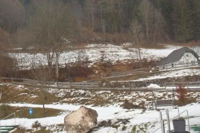 Diese großen Felsbrocken stürzten im Dezember 2017 und Jänner 2018 von der Pürgger Wand ins Tal