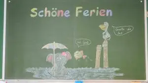 20230630 Fototermin - Schulschluss in Wien WIEN, OESTERREICH - 30. JUNI: Symbolbild - Ferienbeginn - anl. eines Fototermins zum Schulschluss in Wien in der Volksschule Stubenbastei am 30. Juni, 2023 in Wien, Oesterreich. 230630_SEPA_32_017 Copyright: xMartinxJuenx SEPAxMedia