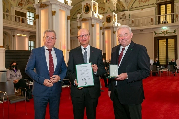 ... und an den früheren Präsidenten des Oberlandesgerichts, Manfred Scaria.