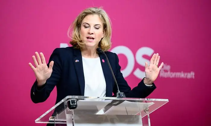 NEOS-Parteichefin Beate Meinl-Reisinger am Freitag, 3. Jänner 2025, anlässlich eines Pressestatements zu den Koalitionsverhandlungen in Wien.