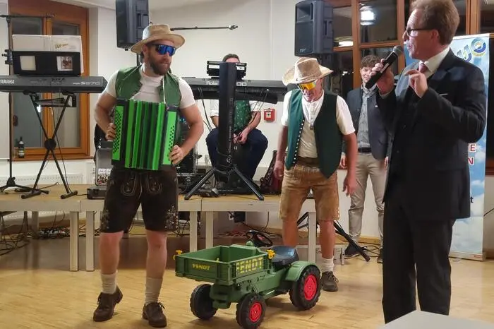 Als Mitternachtseinlage wurde „Die Starnacht in Hofstätten“ gefeiert, bei der einige bekannte Künstlerinnen und Künstler portraitiert wurden.