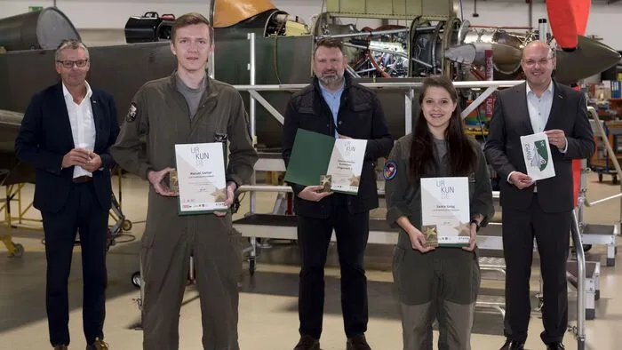 ÖBH: Michael Gassner, Manuel Gantar, Michael Rothschedl (Leiter Fliegerwerft 2), Saskia Gaigg und Norbert Steinwidder