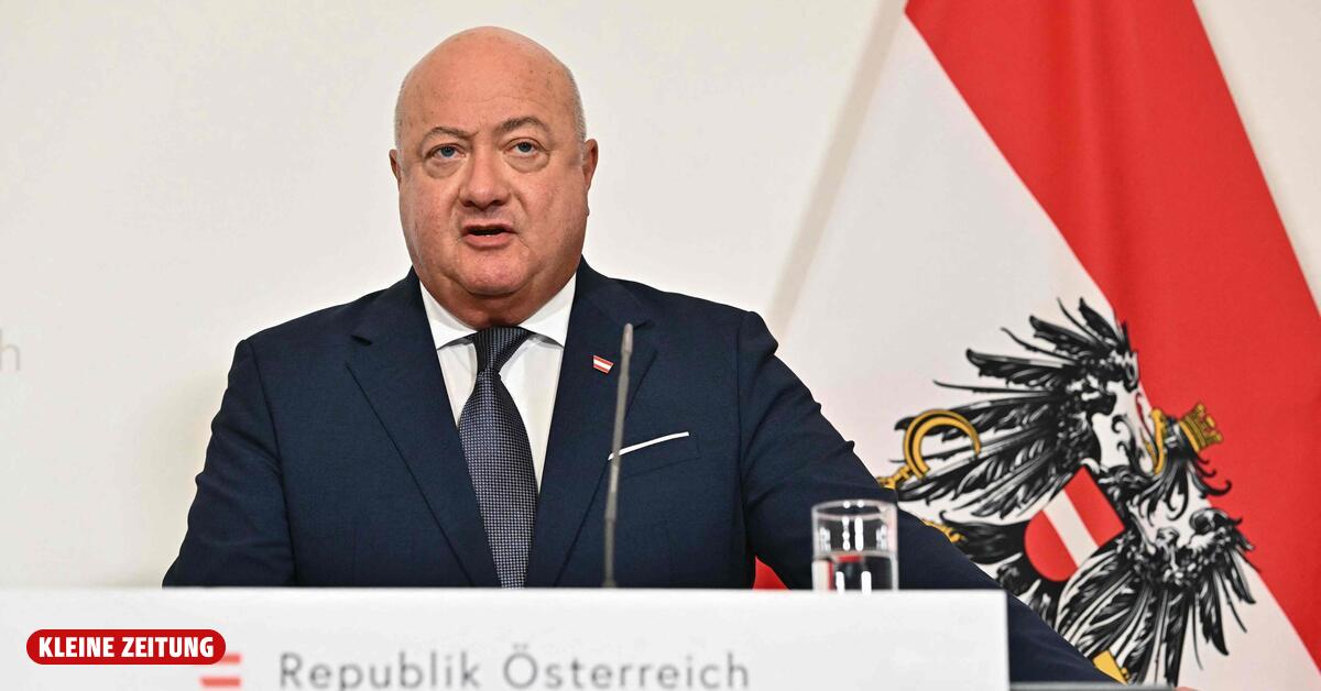 Interview1 Interview: Stoker möchte sich nicht für zivile Angestellte verpflichten