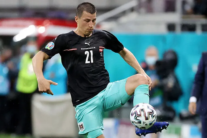 Stefan Lainer: 4 Die Pause gegen die Slowakei hat dem Jungpapa sehr gut getan. Er zeigte sich gegen den Ball stark verbessert. Nach vorne gewann er das Duell gegen Alioski beim 1:0, indem er in den freien Raum sprintete. Machte das öfter, wurde aber nicht angespielt.