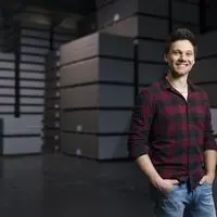 Stefan Schimmer (30) ist gelernter Elektrotechniker und leitet bei Saint Gobain Rigips ein Team von 25 Mitarbeitern zwischen 16 und mehr als 60 Jahren 