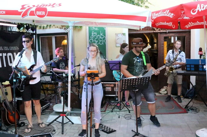Klar, dass das Sextett auch aktuelle Hits zum Besten gab. 
