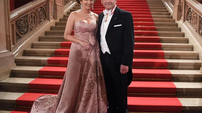 Die Gastgeber sind bereit: Opernball-Organisatorin Maria Großbauer und Staatsoperndirektor Dominique Meyer.