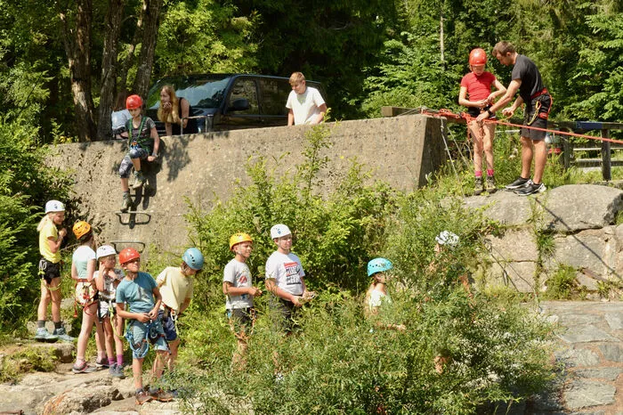 Ob beim Mountainbiken mit Fahrtechnikkurs, dem Felsenlabyrinth, auf der Sommerrodelbahn, beim Klettern am Oselitzen-Wasserfall, Aquatrail oder dem Rivertuben auf der Gail, alles ist aufregend.