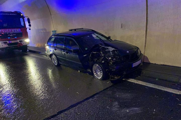 Sieben Pkw waren am Ende des Gratkorntunnel 3 aus bisher unbekannter Ursache miteinander kollidiert. 