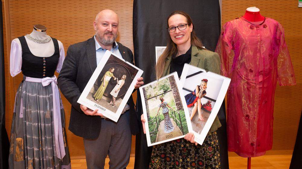 Die Innungschefs Birgit Moser und Michael Linzer freuen sich über gelungene Kompositionen in Mode und Fotografie