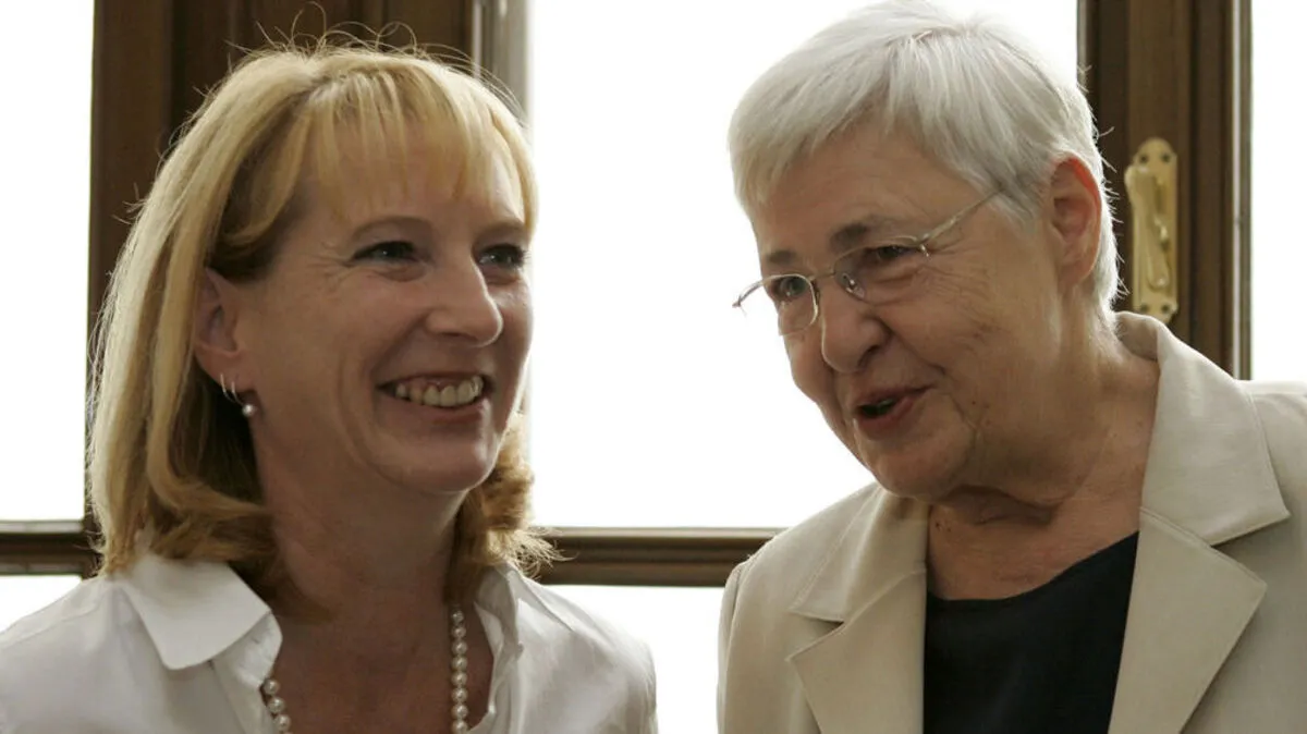 Doris Bures (links) mit Österreichs erster Frauenministerin Johanna Dohnal
