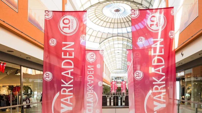Der Geburtstag der City Arkaden ist im Einkaufszentrum überall present.
